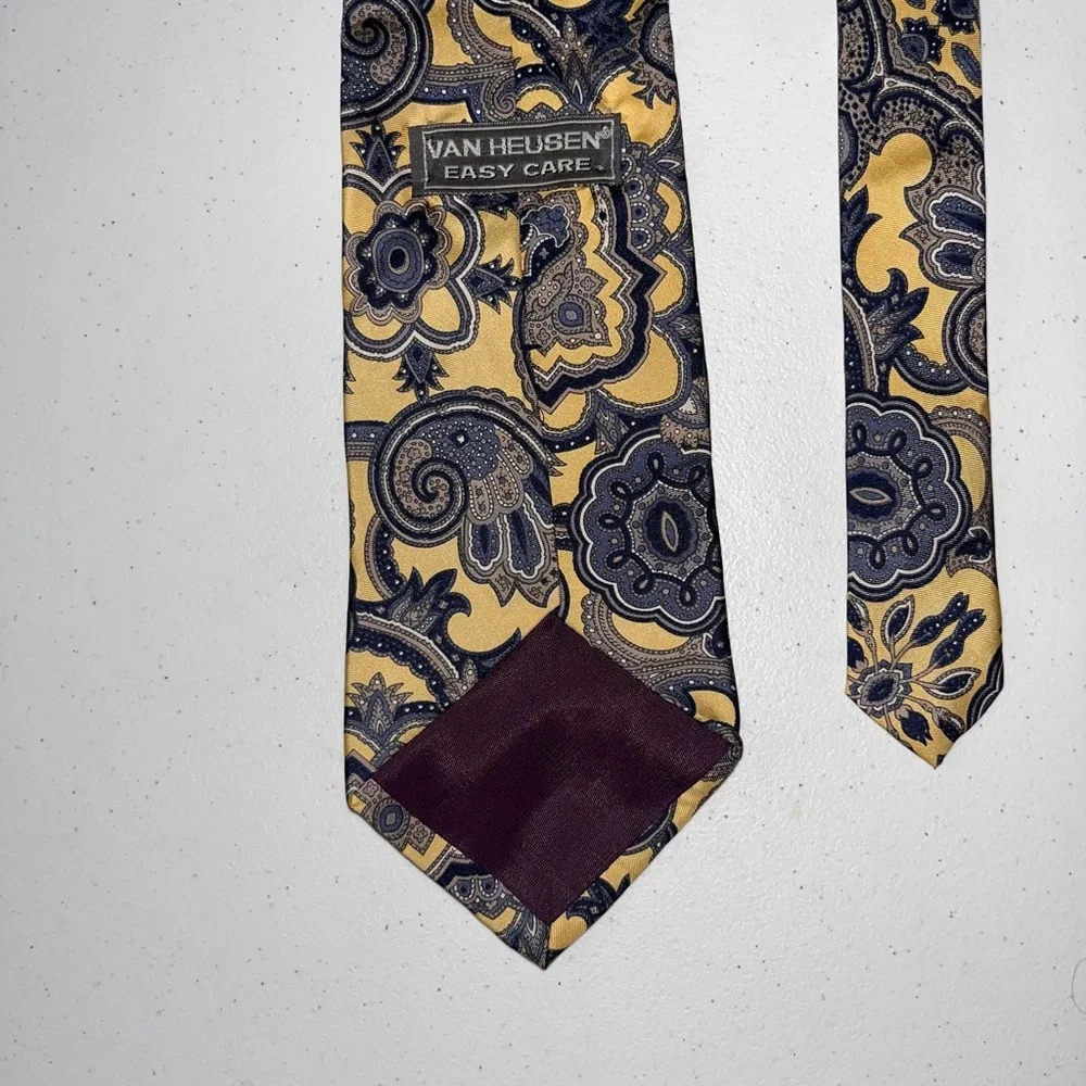 NIBag Van Heusen Silk Paisley Tie
